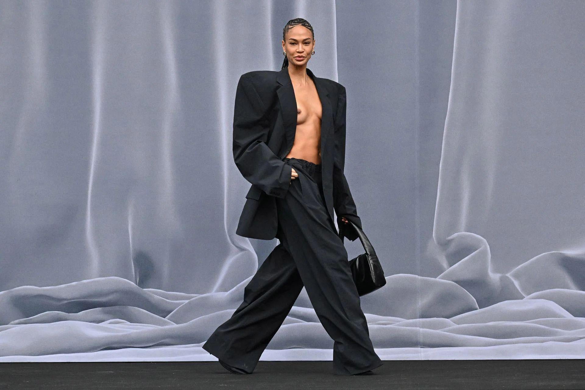 Joan Smalls Balenciaga Paris Fashion Week March Voyeurcrush Com